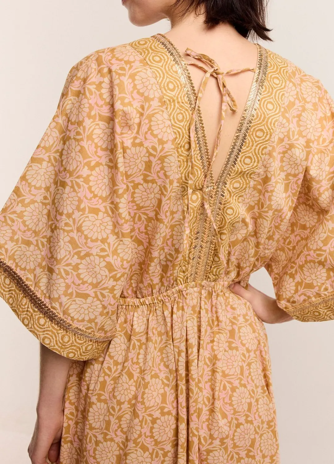 Hot Summum Kimono Dress With Shimmering Piping Brown