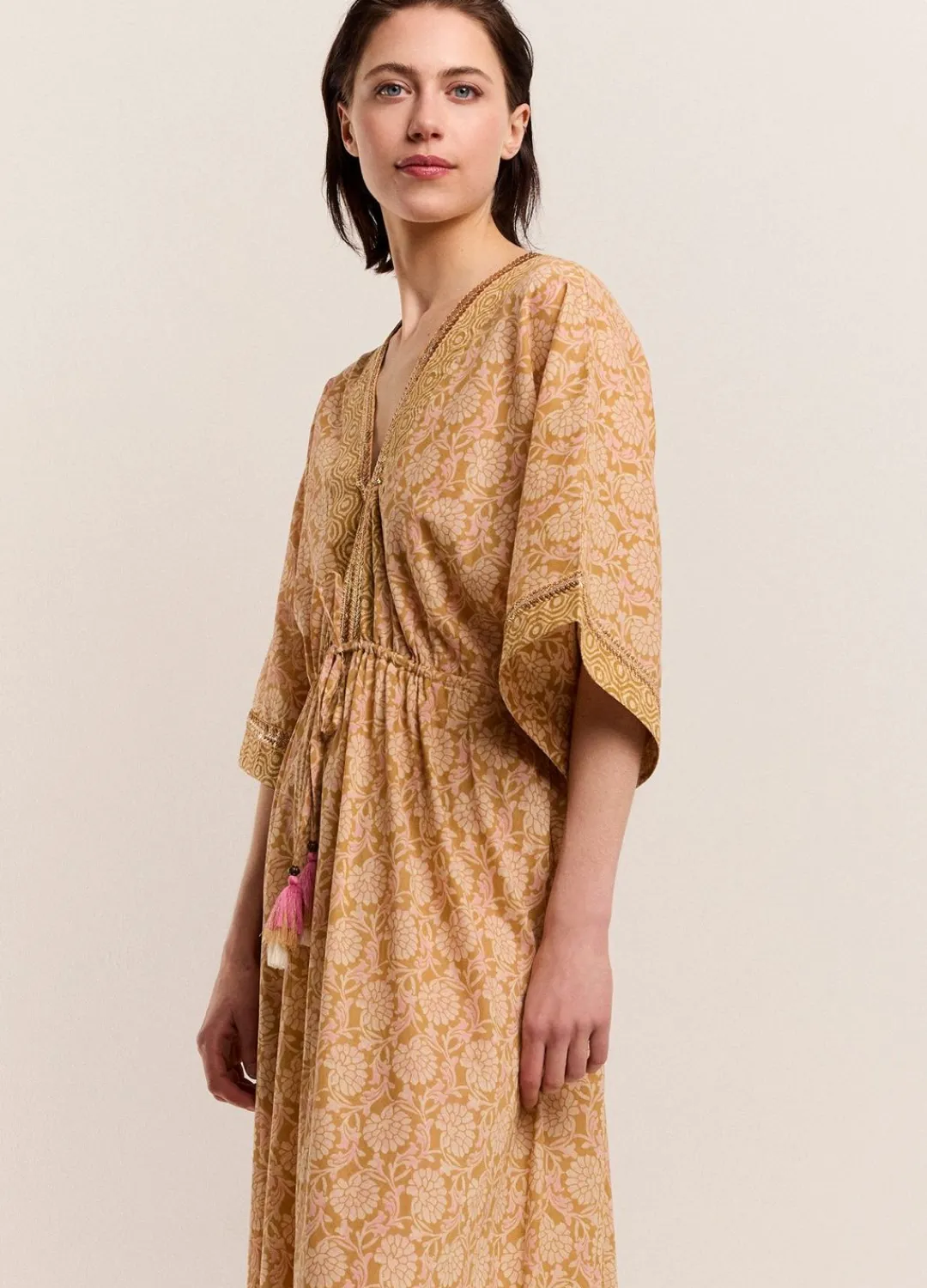 Hot Summum Kimono Dress With Shimmering Piping Brown