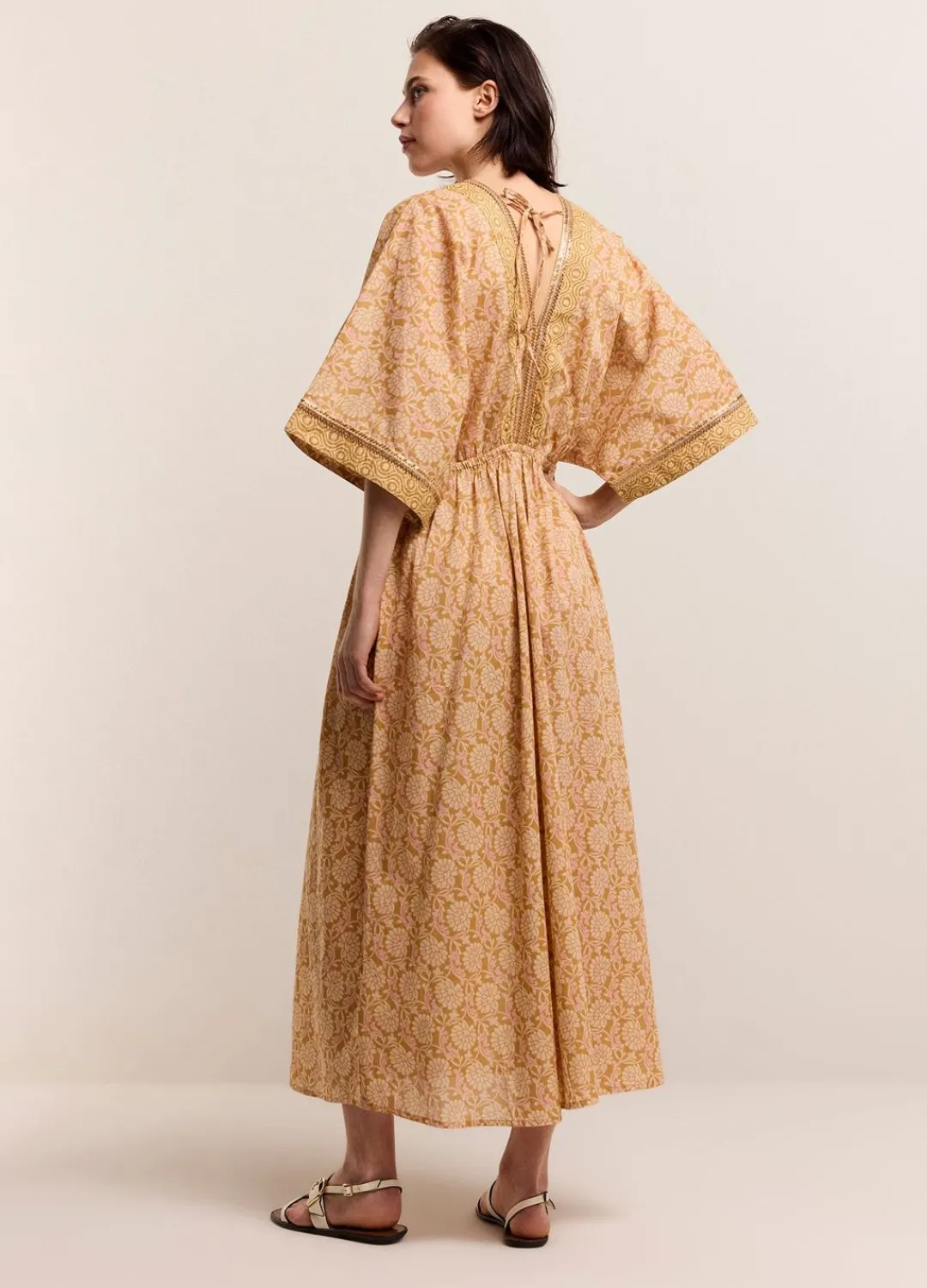 Hot Summum Kimono Dress With Shimmering Piping Brown