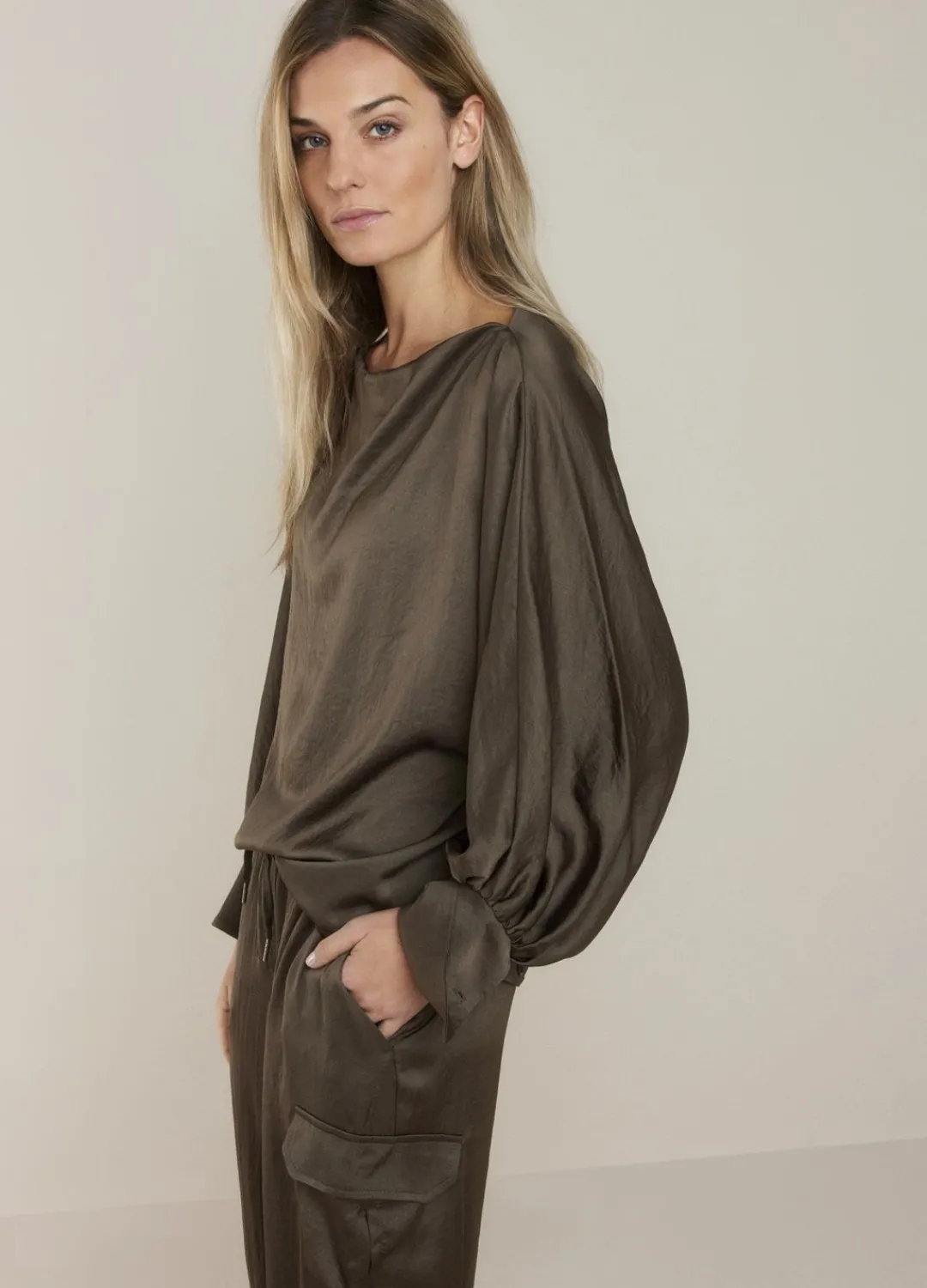 New Summum Top With Bat Sleeves Green