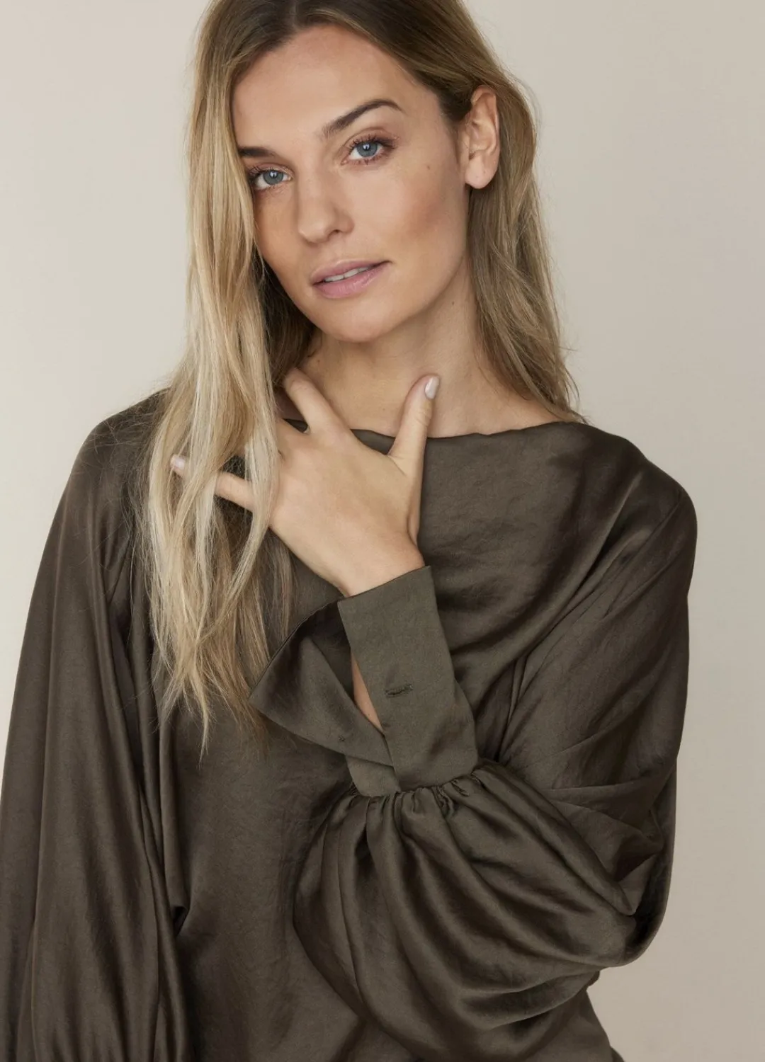 New Summum Top With Bat Sleeves Green