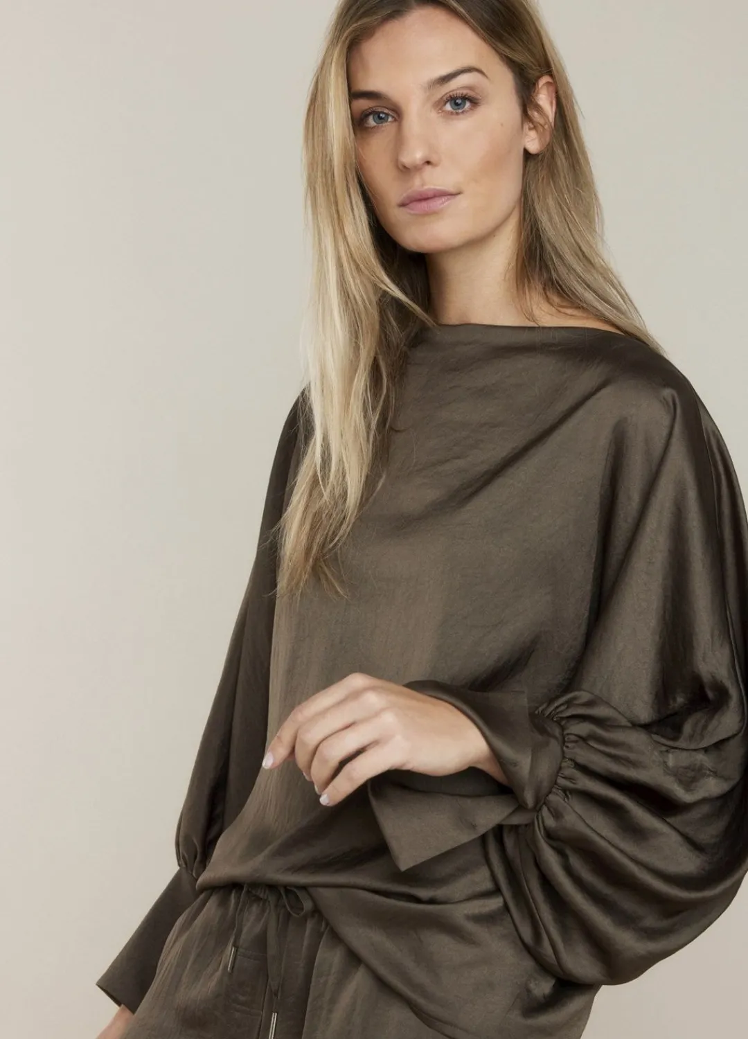 New Summum Top With Bat Sleeves Green