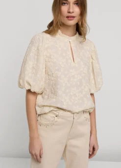 New Summum Top With Flowers Creme