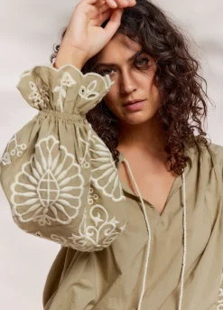 Sale Summum Top With Rich Embroidery Green