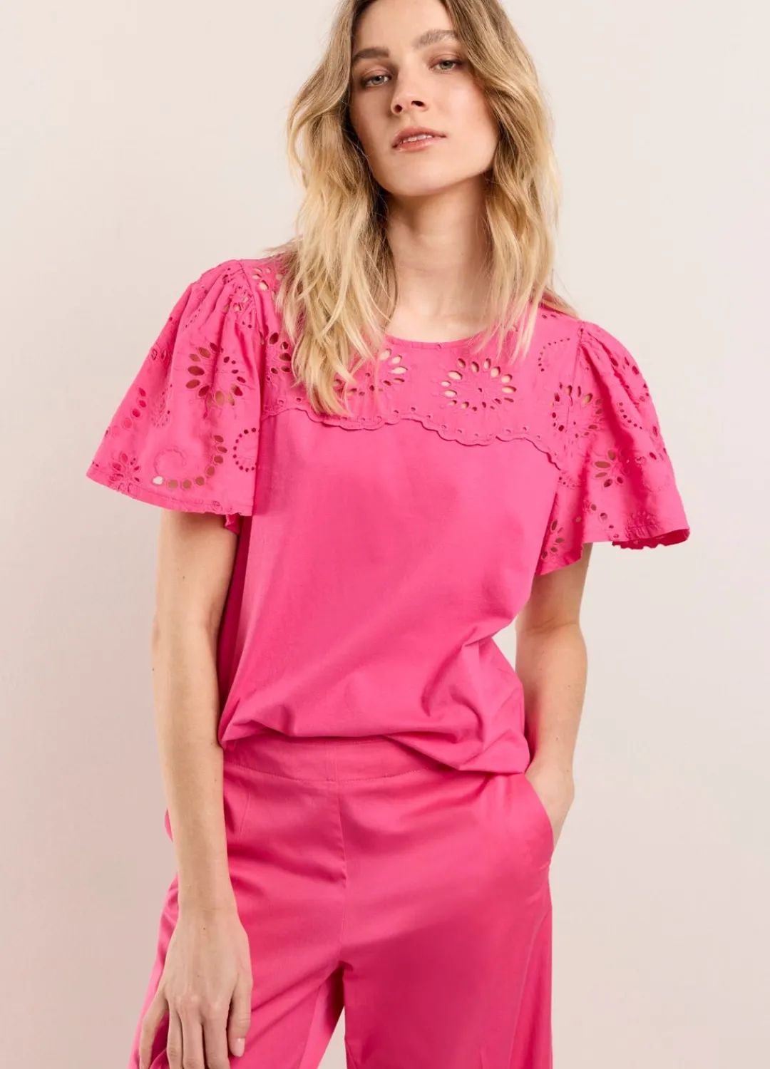New Summum T-Shirt With English Embroidery Pink